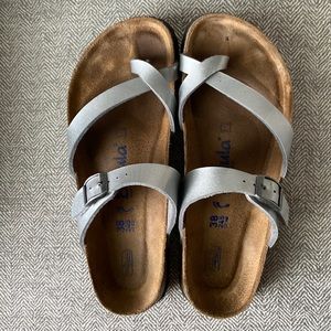 Birkenstock Silver sandal size 7/38